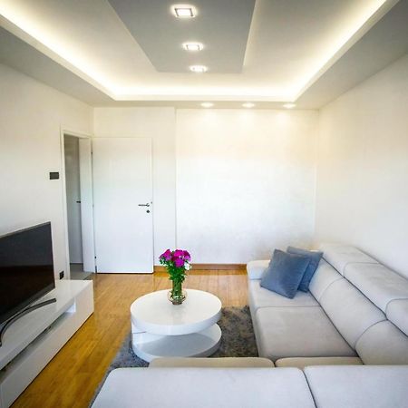 Apartman Simic - Stan Na Dan Bogatić エクステリア 写真