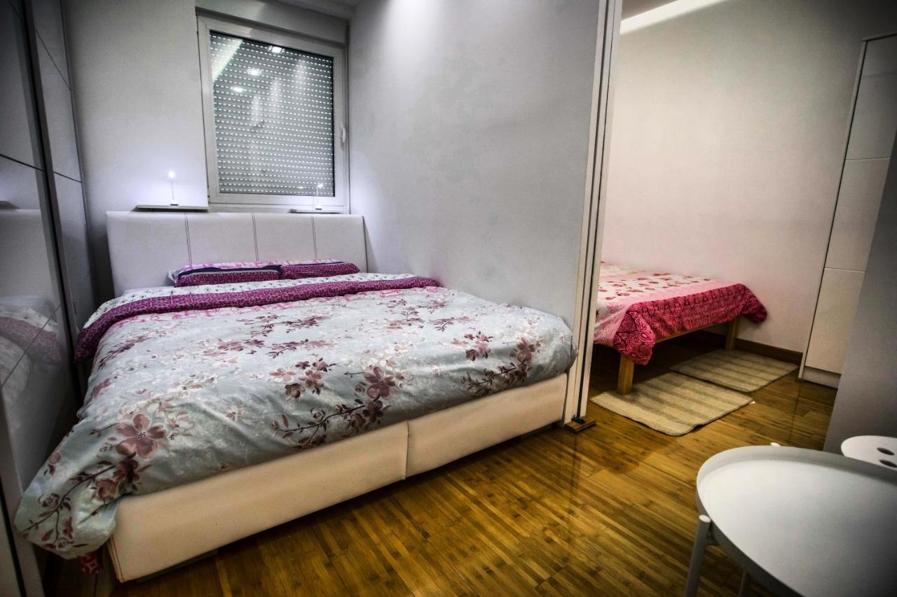 Apartman Simic - Stan Na Dan Bogatić エクステリア 写真