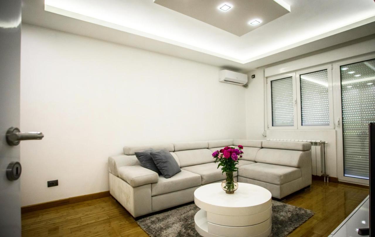 Apartman Simic - Stan Na Dan Bogatić エクステリア 写真